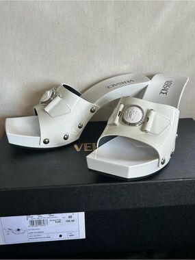 NWB VERSACE MEDUSA LOGO SLIDES SANDALS/40IT-9/9.5US/WHITE PATENT LEATHER/ITALY